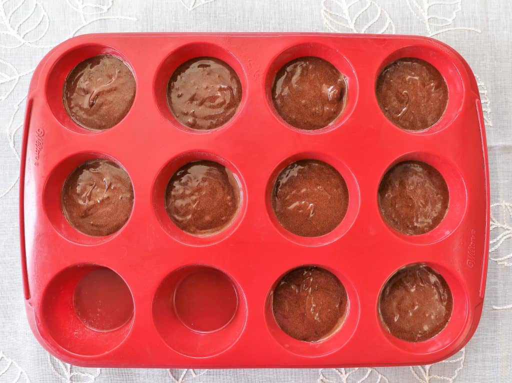 Grease silicon muffin pan with coconut oil. Bake at 320 for 25 minutes