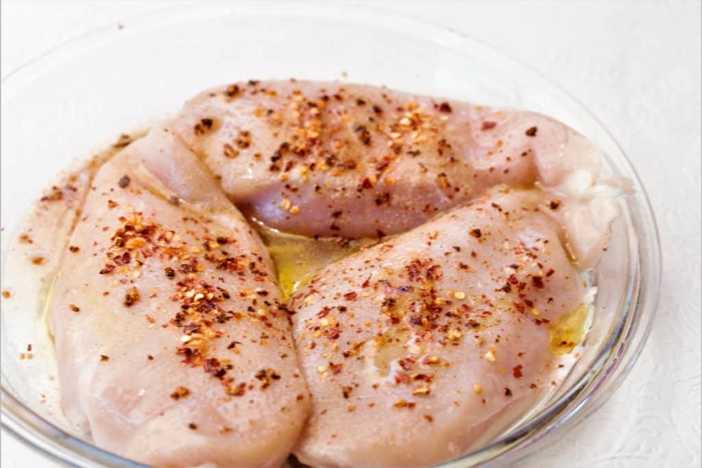 Marinade chicken in spices and oil