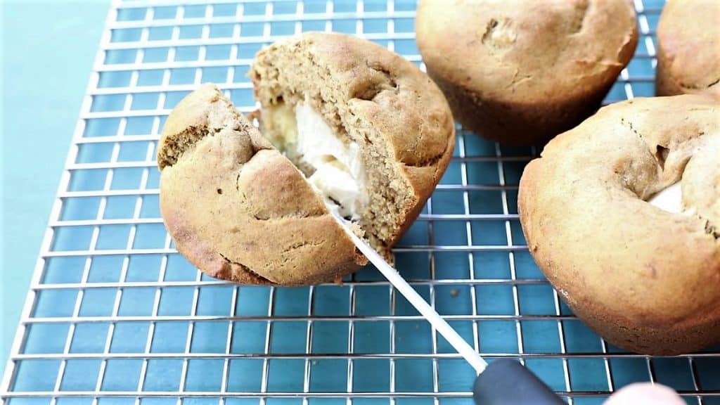 Cutting muffin
